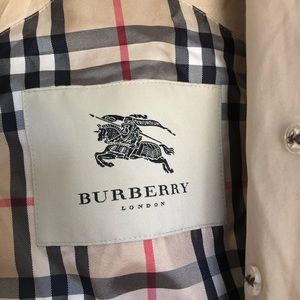 Burberry trench size 6